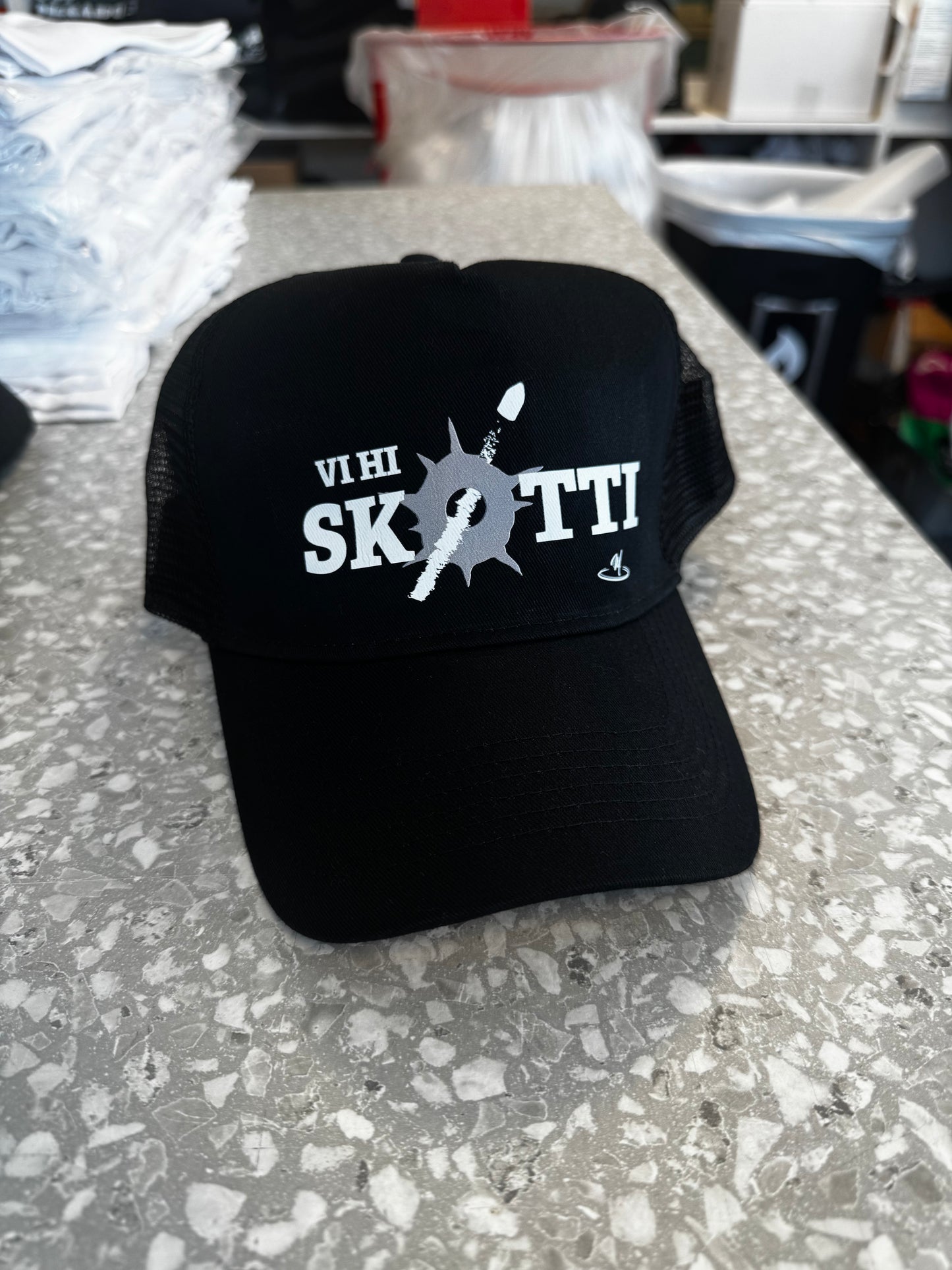 Caps // VI HI SKØTTI